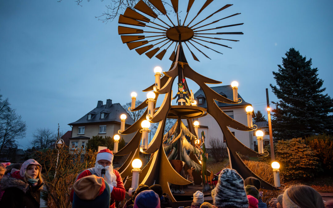 Pyramidenfest: Neustadt setzt ein starkes Zeichen für Gemeinschaft und Adventsstimmung